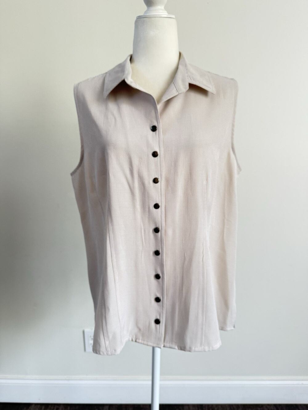 Christopher & Banks Women's Beige Sleeveless Snaps Poly Rayon Blouse L